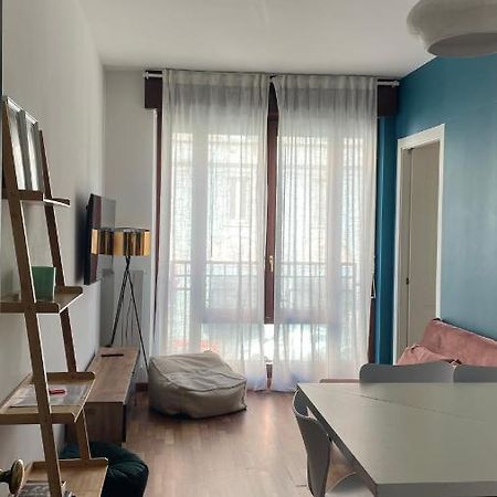 Bocconi 1 Bdr With Style Apartment Milan Bagian luar foto
