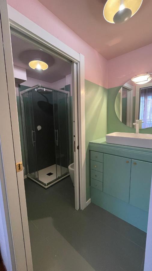 Bocconi 1 Bdr With Style Apartment Milan Bagian luar foto