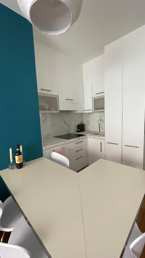 Bocconi 1 Bdr With Style Apartment Milan Bagian luar foto
