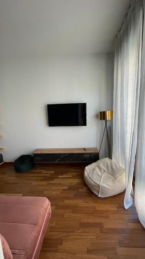 Bocconi 1 Bdr With Style Apartment Milan Bagian luar foto