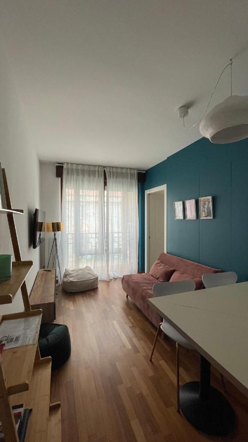 Bocconi 1 Bdr With Style Apartment Milan Bagian luar foto