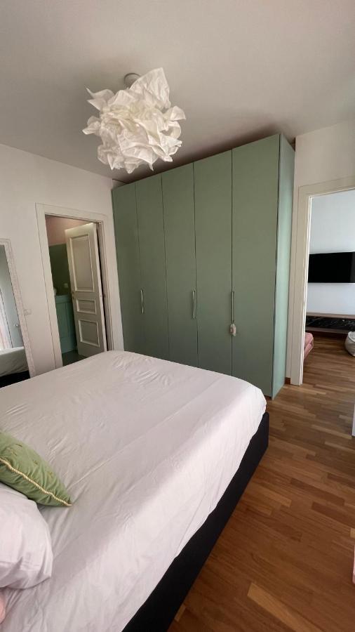 Bocconi 1 Bdr With Style Apartment Milan Bagian luar foto